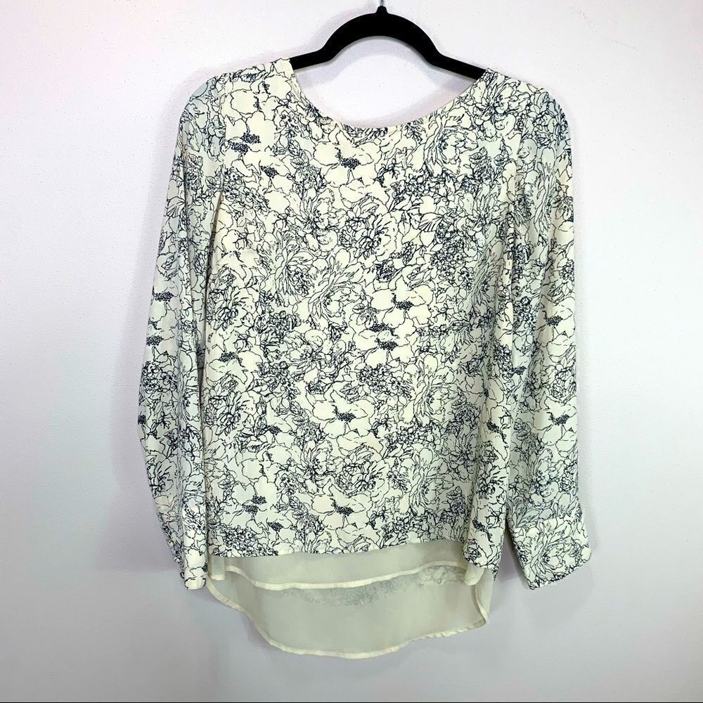 SALE💕 The limited small flowy blouse cream (Pc)